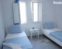 Hotel First Floor Apartment (Chrissi Akti, Greece)