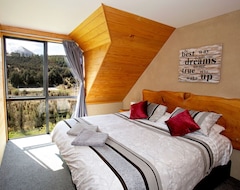 Koko talo/asunto Comfortable Luxury Eco Lodge With Private Outdoor Hot Tub And Amazing Views. (Oxford, Uusi-Seelanti)