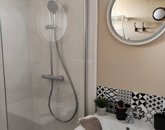 Koko talo/asunto Gite Des Amoureux-apartment-romantic-ensuite With Shower-garden View (Noyant-de-Touraine, Ranska)