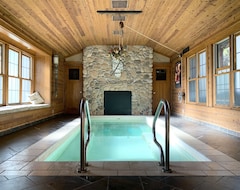Entire House / Apartment Wisconsin Cabin Rentals With Hot Tub And Pool Table (Fox Lake, USA)