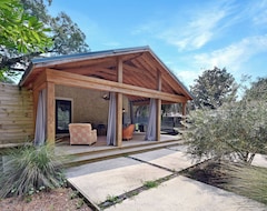 Casa/apartamento entero Tropical Garden Cottage. Luxurious Outdoor Shower. Fully Fenced Yard. (St. Simons, EE. UU.)