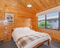 Casa/apartamento entero Beach Vibes House Plus Sleep Out For 2nd Family Or Teenagers. Pet Friendly. (Pauanui, Nueva Zelanda)
