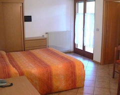 Hotel & Appartamenti Al Larice (Ronzone, Italija)