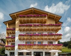 Otel Camina Suite And Spa (Cortina d'Ampezzo, İtalya)