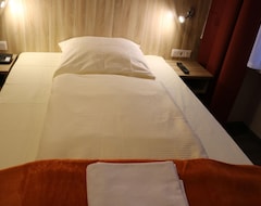 Khách sạn Hotel Nizza (Dusseldorf, Đức)