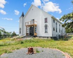 Toàn bộ căn nhà/căn hộ One-of-a-kind Church Near The Ocean! (Northern Bay, Canada)