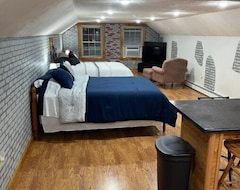 Toàn bộ căn nhà/căn hộ Cozy, Convenient And Comfortable (Allenwood, Hoa Kỳ)