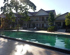 Hotel Villa Vang Vieng Riverside (Vang Vieng, Laos)