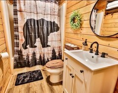 Koko talo/asunto Secluded Two Bedroom Cabin W/ Hot Tub Dog Friendly (Louisa, Amerikan Yhdysvallat)
