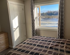 Toàn bộ căn nhà/căn hộ Beautiful Two Bedrooms And 2.5 Bathrooms - 30 Minutes From Dartmouth (Musqoudoboit Harbour, Canada)