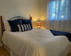 Toàn bộ căn nhà/căn hộ 127 Cedar · Cheerful And Relaxing Lakefront 3 Bedroom (Ottawa, Canada)