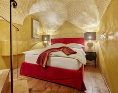 Bed & Breakfast Palazzo Di Alcina - Residenza D'Epoca - Luxury- (Bologna, Ý)