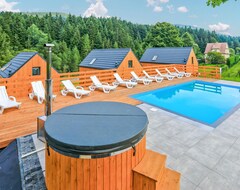 Hele huset/lejligheden Modern Wooden House With Panoramic Views Of The Mountain Landscape And Shared Pools. (Slopnice, Polen)