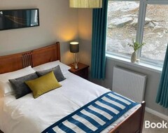 Toàn bộ căn nhà/căn hộ No. 4 Buna - Hot Tub, Sea Views & Spacious (Tarbert, Vương quốc Anh)
