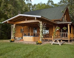 Hele huset/lejligheden Smukke Log Cabin I Nærheden Af Lake, Bjergudsigt, Home Biograf, Wifi, Hot Tub (Ferrisburg, USA)