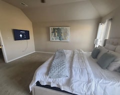 Entire House / Apartment Jai’ville Spacious Home Away From Home (Beaumont, USA)