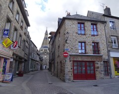 Toàn bộ căn nhà/căn hộ Historic Gite In The Heart Of Medieval Domfront (Domfront, Pháp)