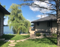 Entire House / Apartment Cape Cod Style Lake Home With Beach Front - Only 1 Hour From Minneapolis Mn. (Annandale, USA)
