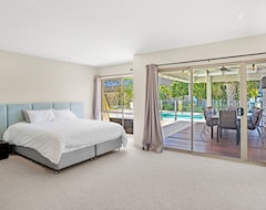 Hotelli New Listing Special...only $300 P/n Sun-thu. $400 P/n Fri/sat...until Dec 12!! (Mermaid Waters, Australia)