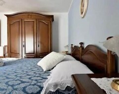 Otel Rooms&Terraces Urzulei (Urzulei, İtalya)