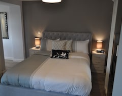 Entire House / Apartment Vip Church Street - One Bedroom Apartment, Sleeps 4 (Craigavon, United Kingdom)