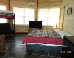 Entire House / Apartment Oct. Special $20 Off Nightly! Indoor Pool, Hot Tub, Firepit! Chatt., Tn 21 Miles (South Pittsburg, USA)