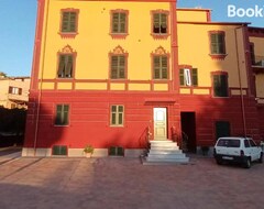 Pansiyon AFFITTACAMERE SobborgoSpina47 (Sarzana, İtalya)