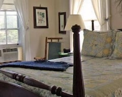 Alynns Butterfly Inn Bed & Breakfast (Warrensburg, Hoa Kỳ)