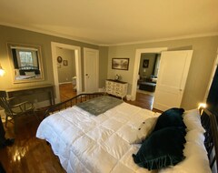 Entire House / Apartment Charming Beautifully Historic (Greensburg, USA)