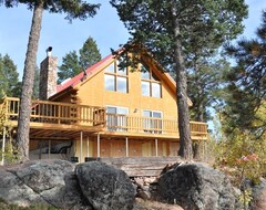 Toàn bộ căn nhà/căn hộ Beautiful Secluded Cabin On 2.5 Acres With Hot Tub (Florissant, Hoa Kỳ)