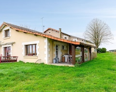 Cijela kuća/apartman Family-friendly And Pleasant Vacation Home In The Countryside. (Scorbé-Clairvaux, Francuska)