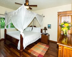 Hotel Sea Shore Allure (St. John, US Virgin Islands)