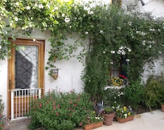 Cijela kuća/apartman Beautiful Cottage. Enclosed Garden. Pets Welcome (Moussac, Francuska)