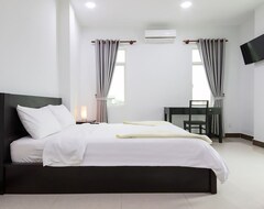 The Amenities And Ease Of A Hotel Along With Comforts Of Your Own Home (Phnom Penh, Kambodža)