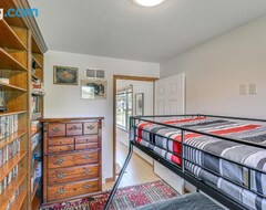 Toàn bộ căn nhà/căn hộ Wfh-friendly Columbiana Vacation Rental With Deck! (Columbiana, Hoa Kỳ)