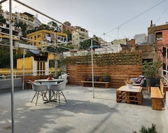 Tüm Ev/Apart Daire Stylish 1br Apt In Badawi W/ Front Yard & Rooftop (Beyrut, Lübnan)