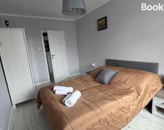 Cijela kuća/apartman Apartament Z Tarasem Na Osiedlu Rakownica (Jelenia Góra, Poljska)