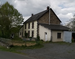 Toàn bộ căn nhà/căn hộ Gîte De Fayat, Calme Et Accueillant, Ideal Reunion De Famille (Verneugheol, Pháp)