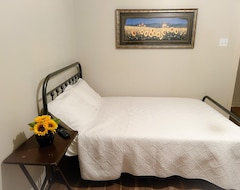 Hele huset/lejligheden Minutes Away From The Shopping Centers And Restaurants (Gonzales, USA)