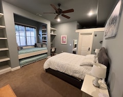 Toàn bộ căn nhà/căn hộ Ultimate Family Retreat: Resort-style Living, Lake Views, Sleeps 30! (Fort Collins, Hoa Kỳ)