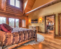 Hele huset/lejligheden Most Luxurious Log Estate—10 Brs, Pool, Hot Tub, Total Privacy, Lake Access! (Wilmington, USA)