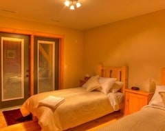 Hotel Mount 7 Lodges (Golden, Canada)