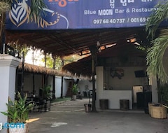 Khách sạn Blue Moon Guesthouse And Bar (Kampot, Campuchia)
