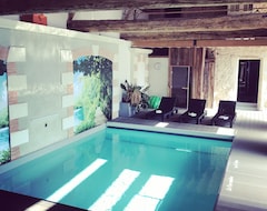 Hotelli Guest Caravan With Jacuzy Heated Pool Hammam - Sauna Privatized (Noyant-et-Aconin, Ranska)