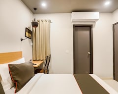 Khách sạn Collection O 45795 Hotel Diamond Sapphire, Near Sector 76 Metro Station (Delhi, Ấn Độ)
