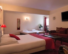 Hotel The Originals Aix-en-provence Nord Le Village Provençal (Pertuis, France)