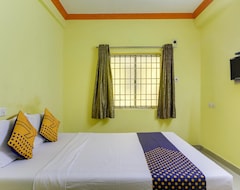 Khách sạn Spot On 75475 Cn Guest House (Chennai, Ấn Độ)
