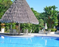 Entire House / Apartment Family Friendly Luxury Condo, Daily Maid + Concierge Service & Beach Club! (Herradura, Costa Rica)