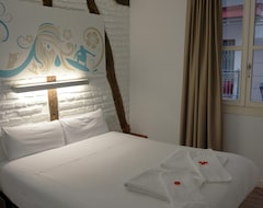 Hotel Pension Aliciazzz Bed And Breakfast Bilbao (Bilbao, Spain)