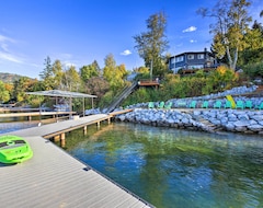 Toàn bộ căn nhà/căn hộ Lakefront Retreat With Hot Tub About 7 Mi To Schweitzer! (Sagle, Hoa Kỳ)
